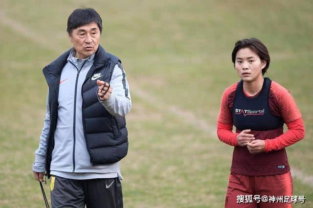 李冰洁荣获400米自由泳金牌，中国队实现30金辉煌成就